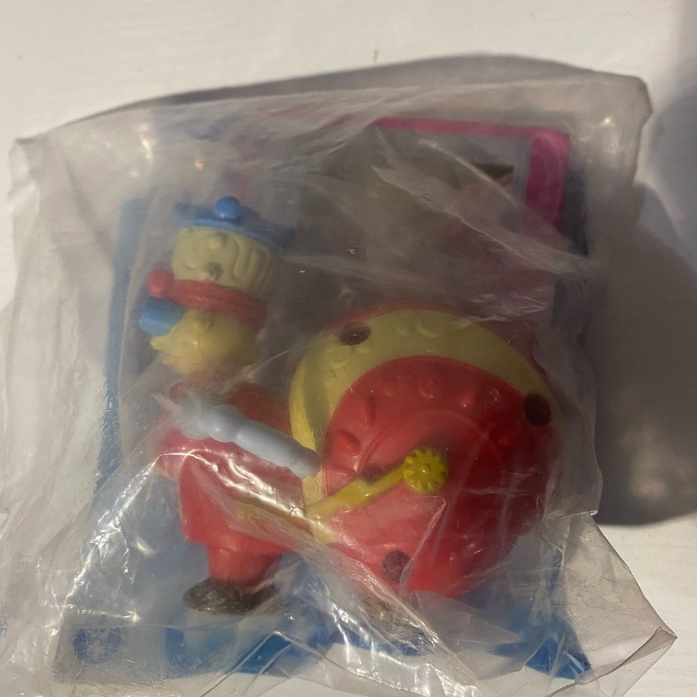 RARE COLLECTIBLE BURGER KING ROBOTS AUNT FANNY NEW IN PACKAGE NIP 2005